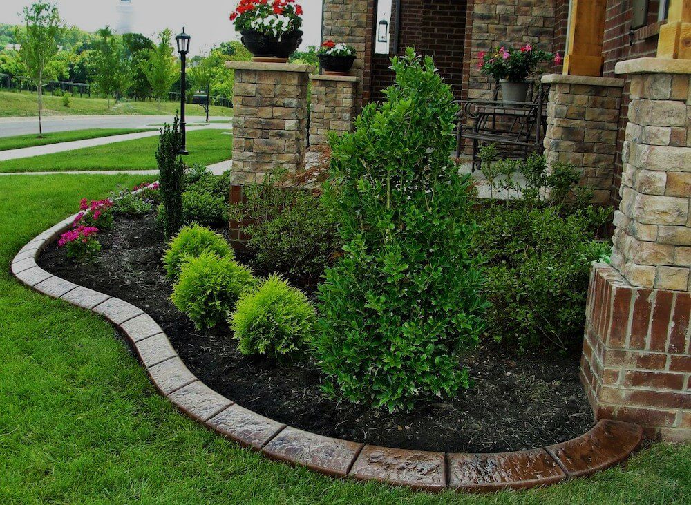Decorative+Concrete+Curbing+Banner Dark concrete edging around a mulch bed
